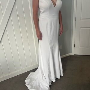 Elegant White Sleeveless Dress